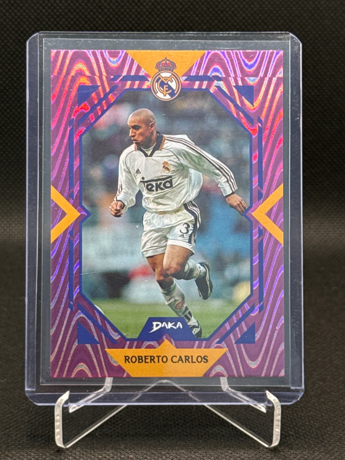 Roberto Carlos – Pink RayWave Refractor 16/75 – DAKA Real Madrid